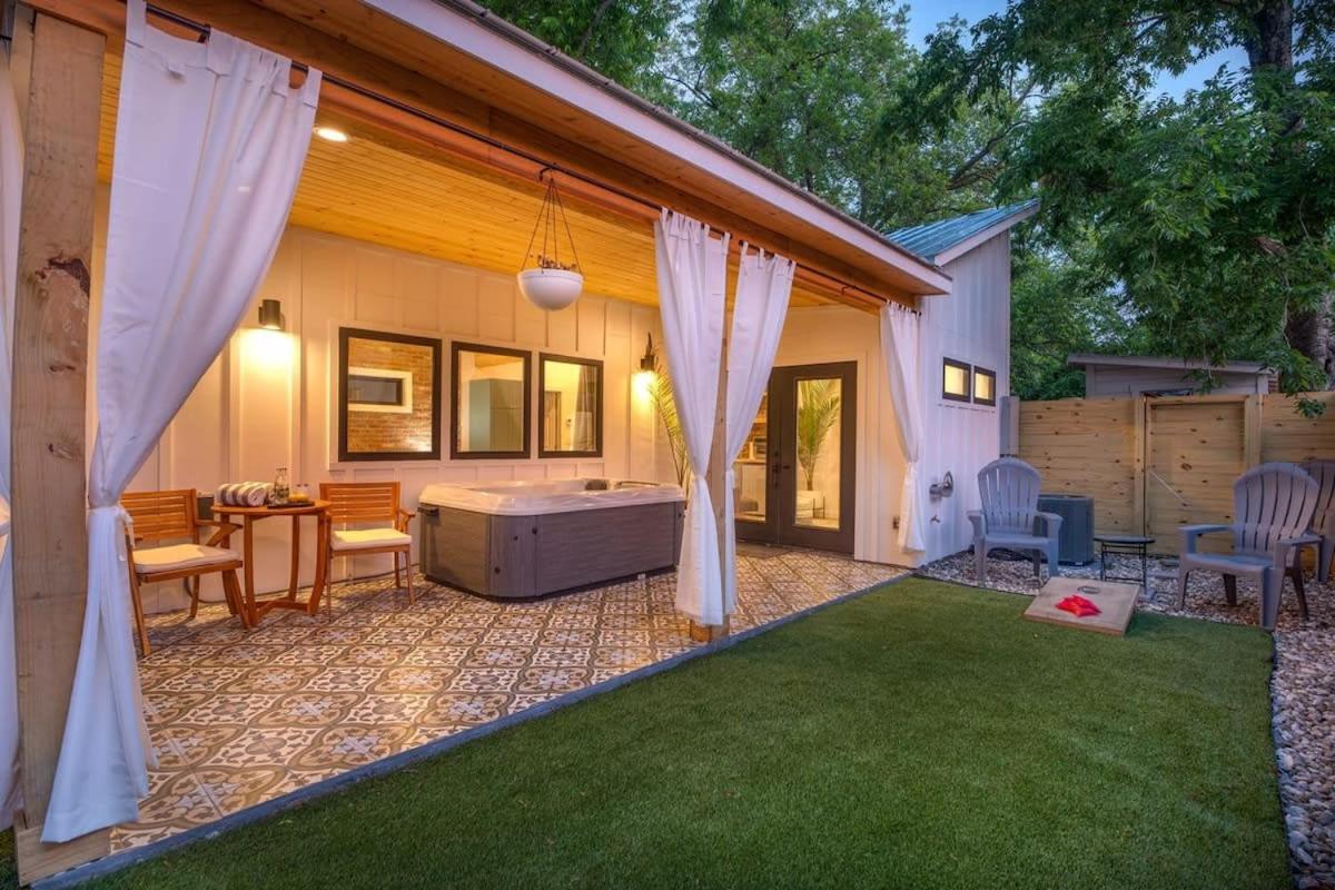 Petit Paradis Studio With Hot Tub Fredericksburg Exteriör bild