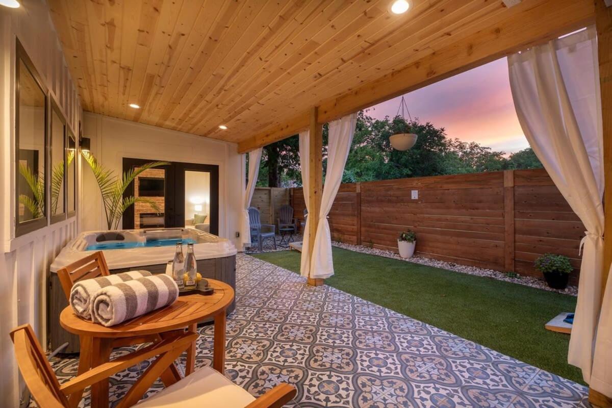 Petit Paradis Studio With Hot Tub Fredericksburg Exteriör bild