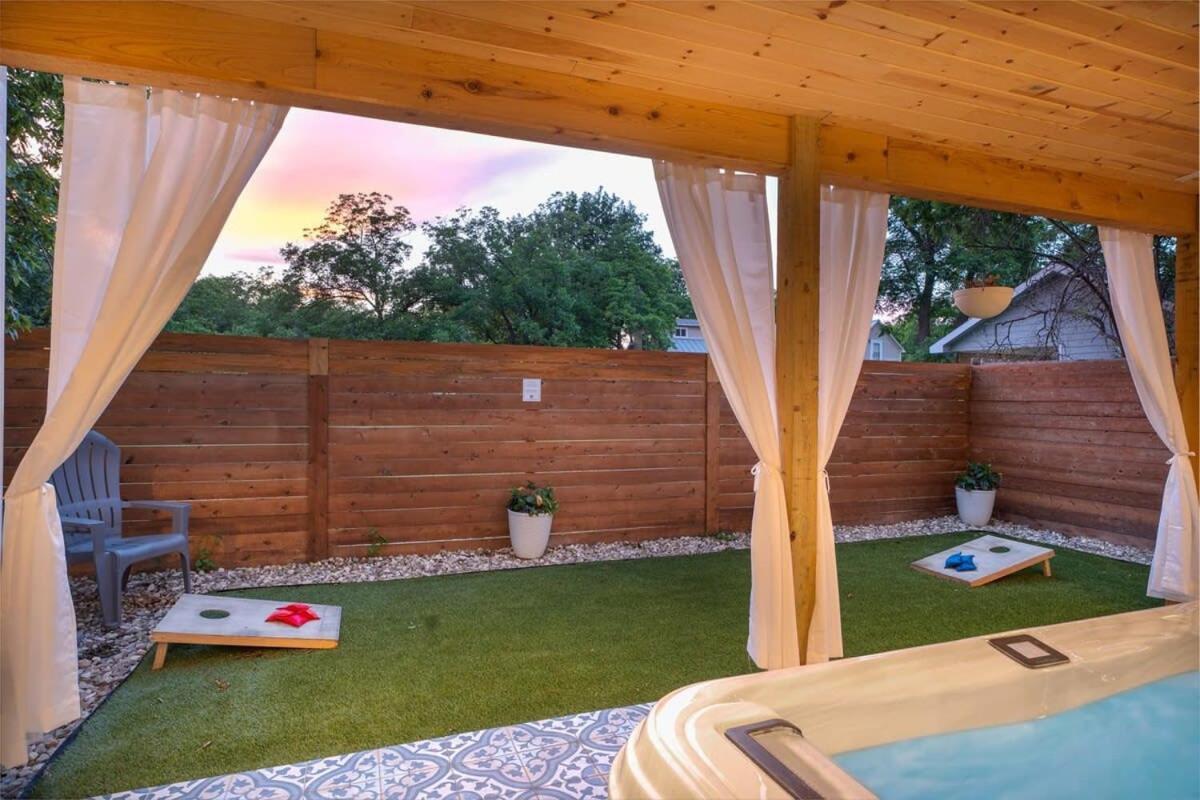 Petit Paradis Studio With Hot Tub Fredericksburg Exteriör bild
