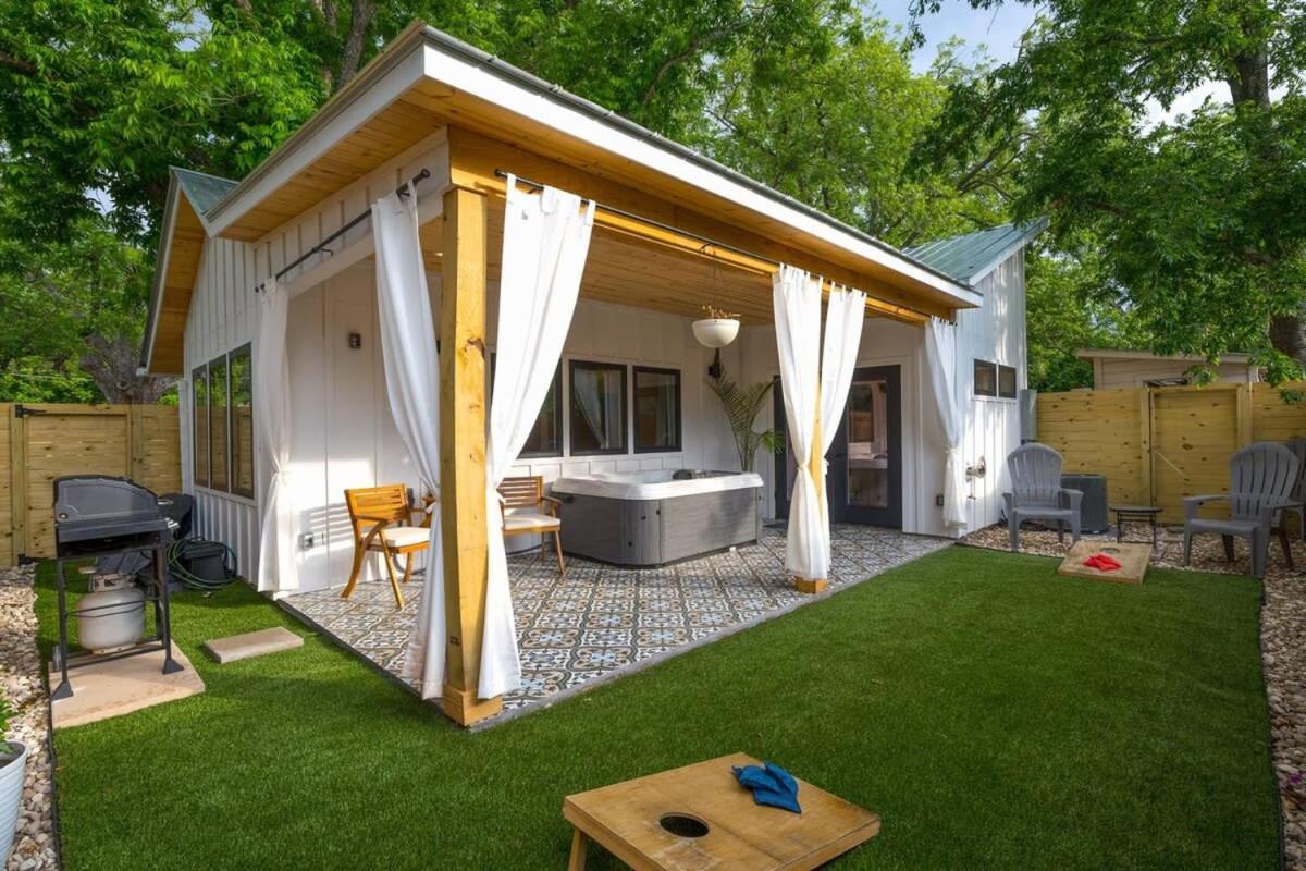 Petit Paradis Studio With Hot Tub Fredericksburg Exteriör bild